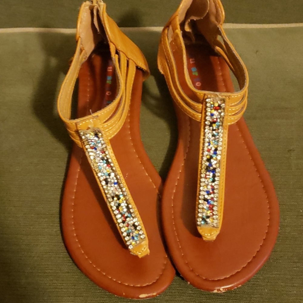 Girls size 4 sugarfoot sandals